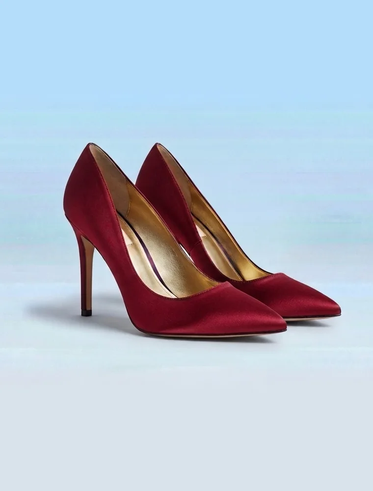 Escarpins en satin bordeaux